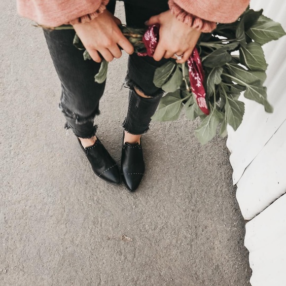 💓SOLD Crista Black Studded Pointed Toe Heeled - Picture 3 of 8